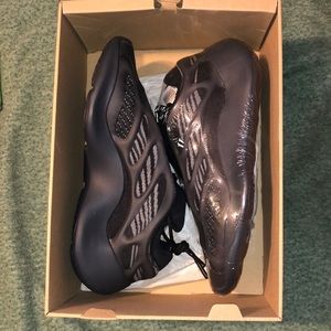 Yeezy Boost 700 V3 “Allah”